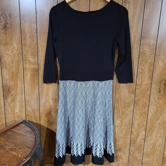 Gabby Skye art deco pattern sweater dress - Picture 2 of 10